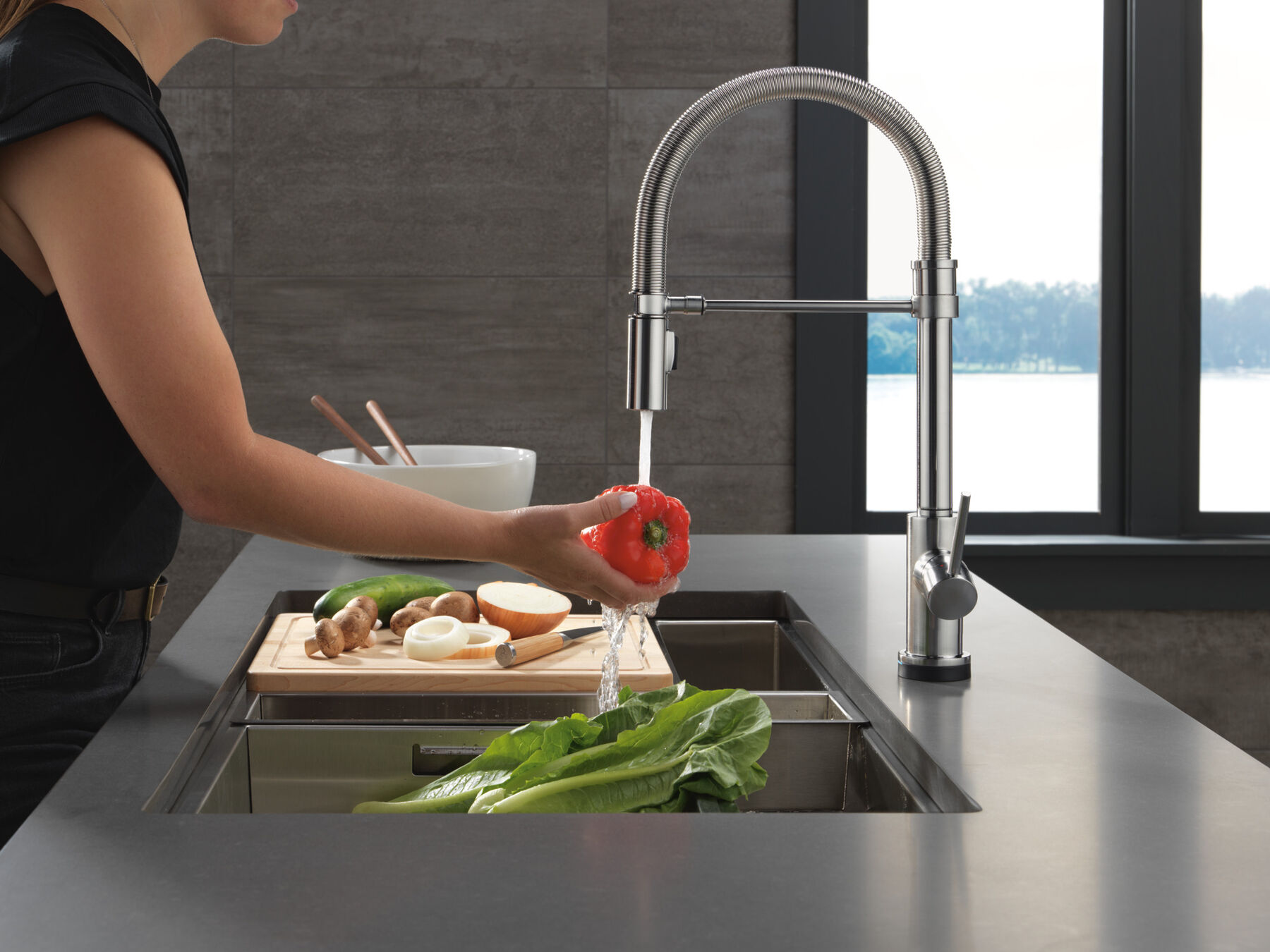 Touch<sub>2</sub>O&reg; Technology Kitchen Faucet with Touchless Technology