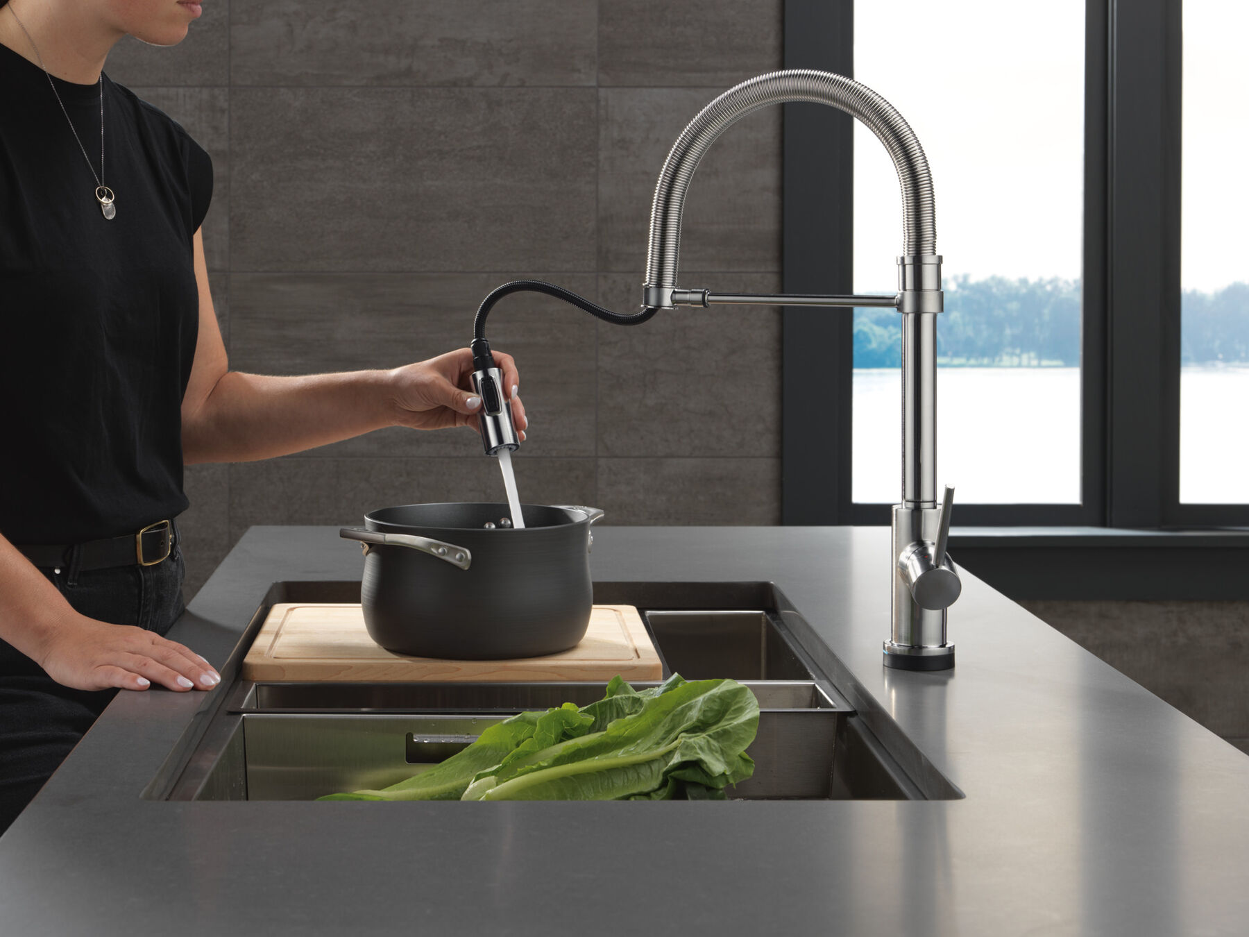 Touch<sub>2</sub>O&reg; Technology Kitchen Faucet with Touchless Technology
