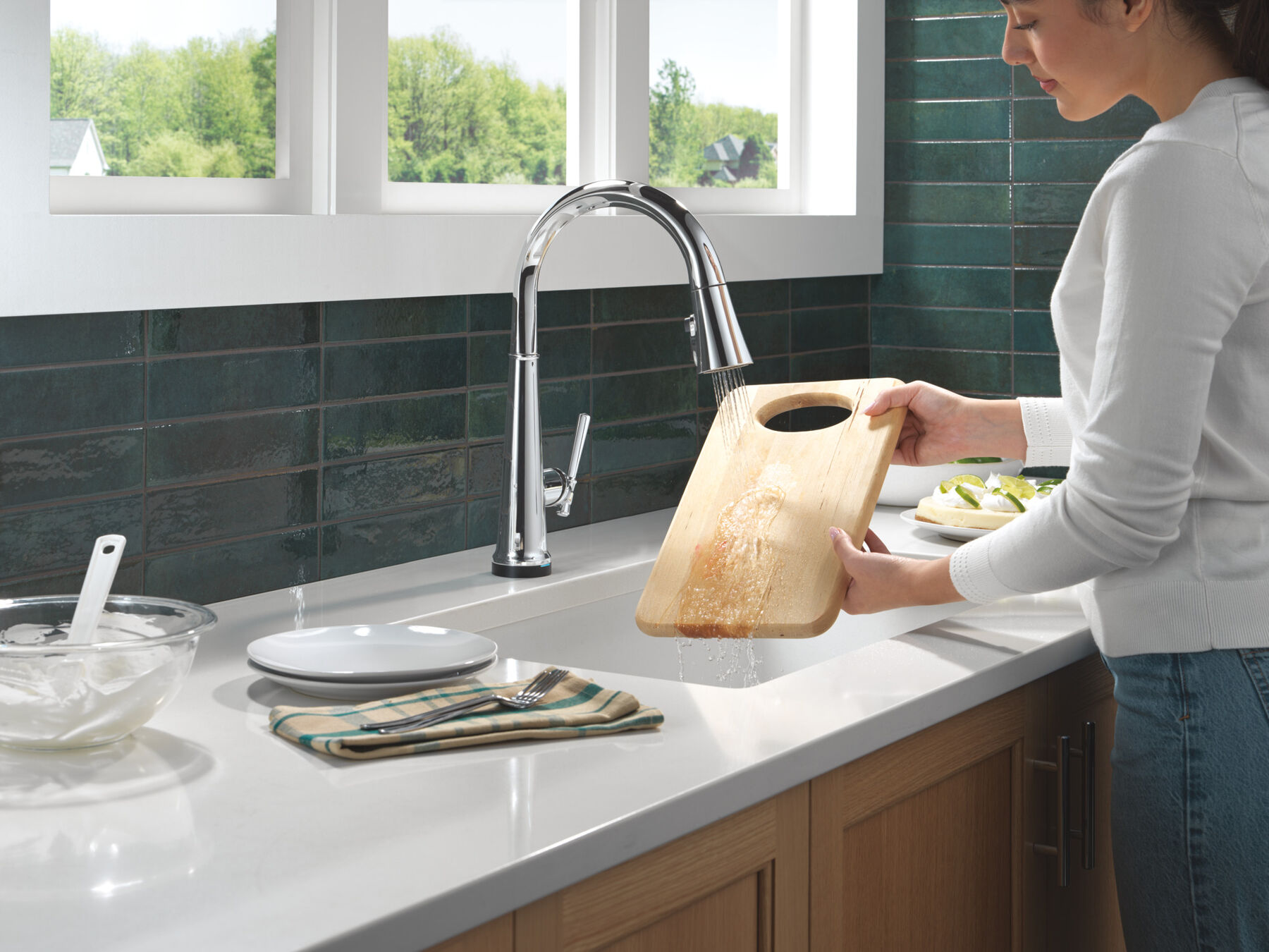 Touch<sub>2</sub>O&reg; Technology Kitchen Faucet with Touchless Technology