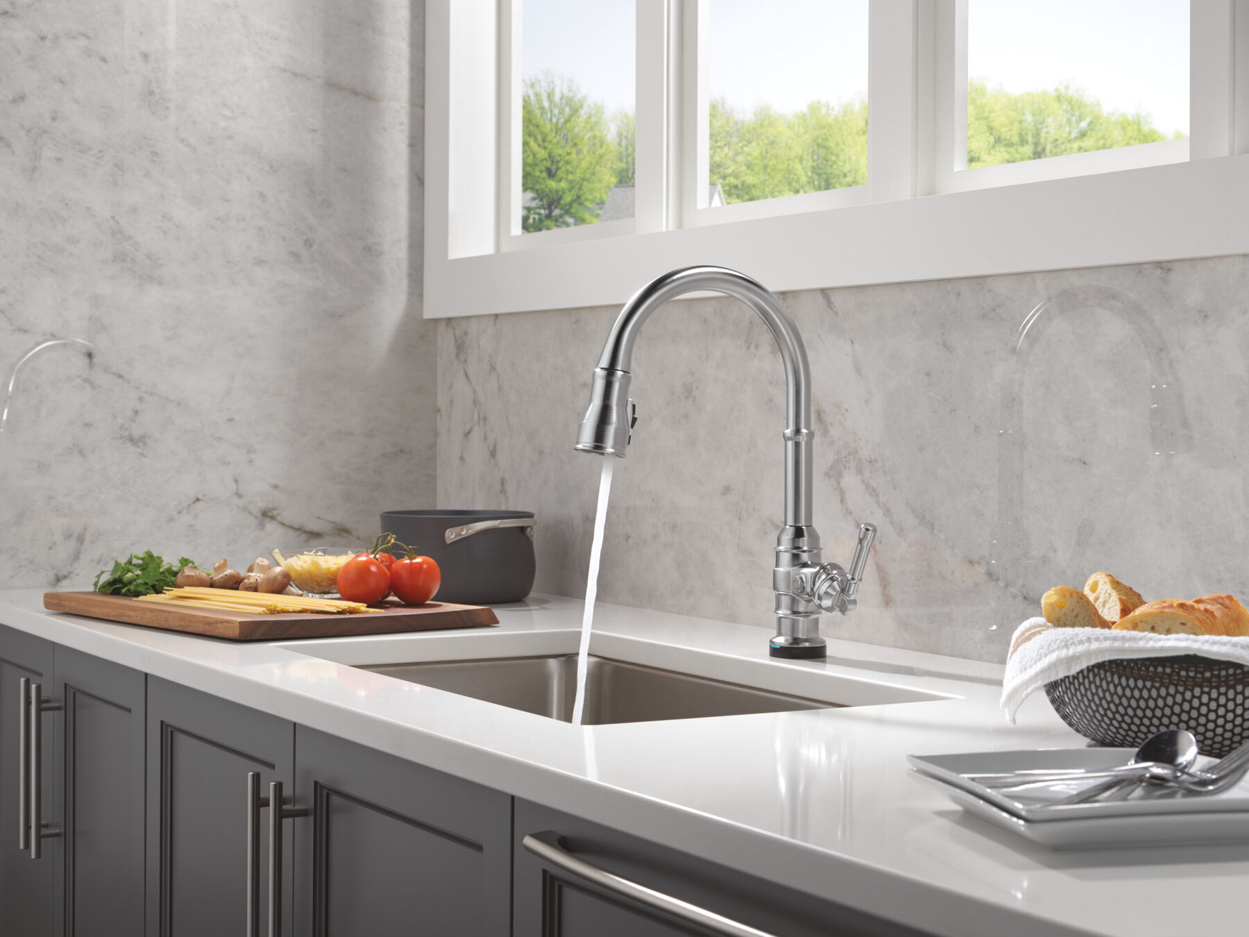 Touch<sub>2</sub>O&reg; Technology Kitchen Faucet with Touchless Technology