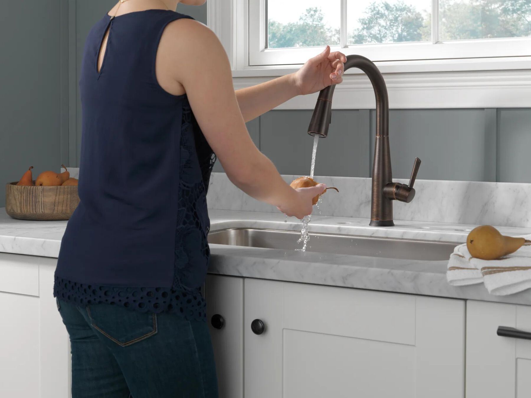 Single Handle Pull-Down Kitchen Faucet with Touch<sub>2</sub>O&reg; Technology