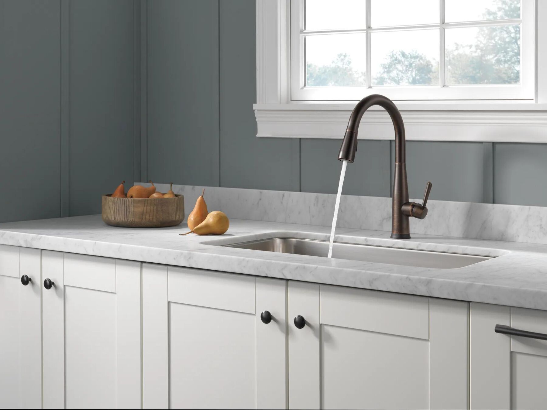 Single Handle Pull-Down Kitchen Faucet with Touch<sub>2</sub>O&reg; Technology
