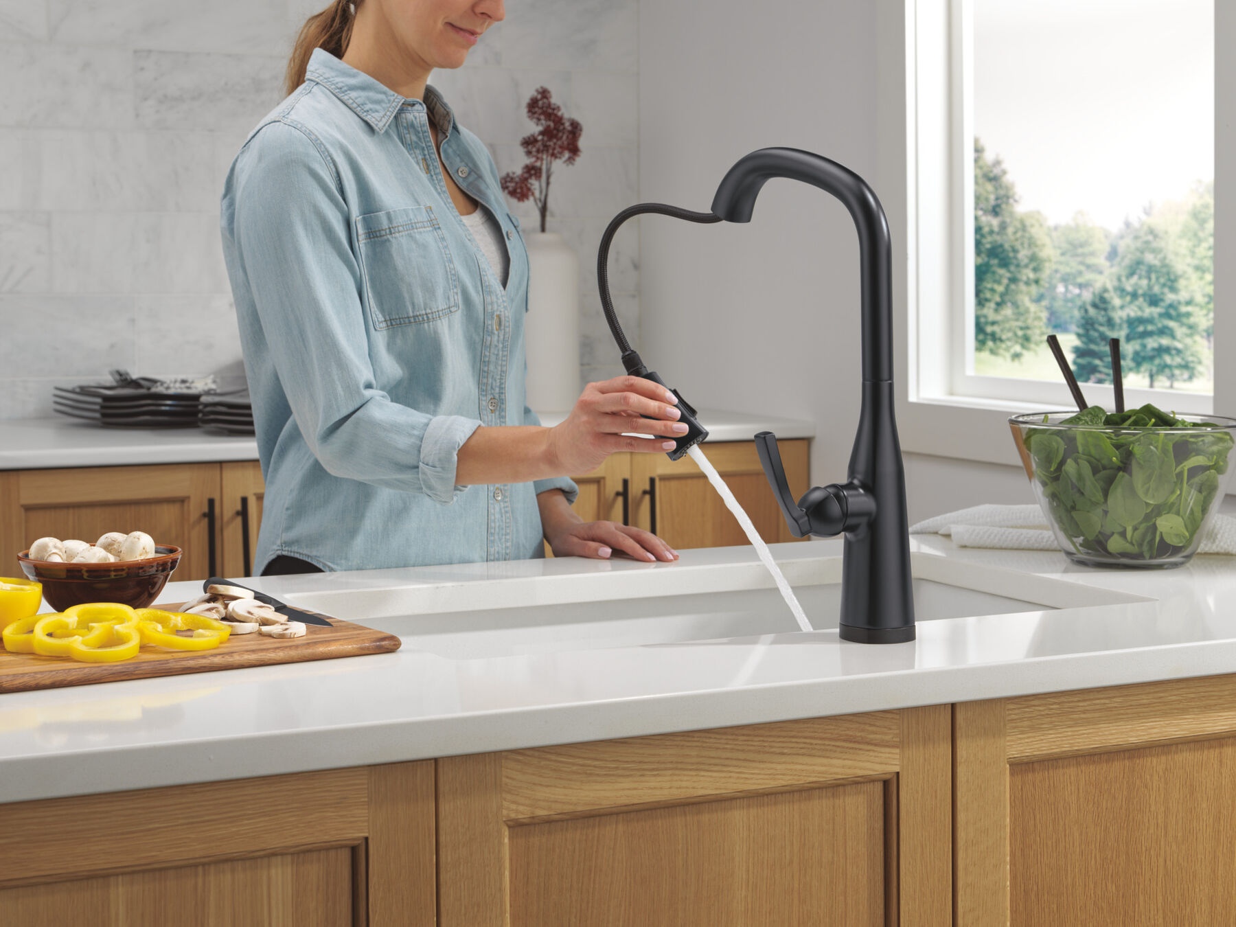 Touch<sub>2</sub>O&reg; Technology Kitchen Faucet with Touchless Technology