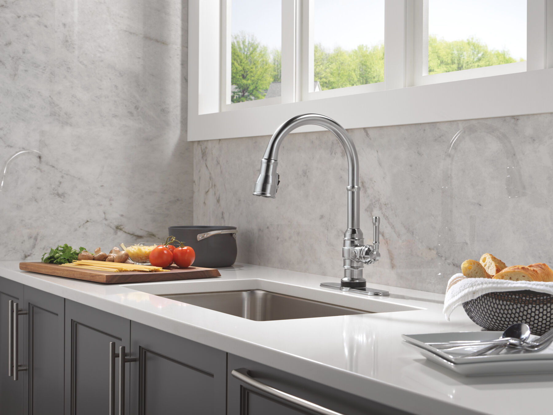 Touch<sub>2</sub>O&reg; Technology Kitchen Faucet with Touchless Technology